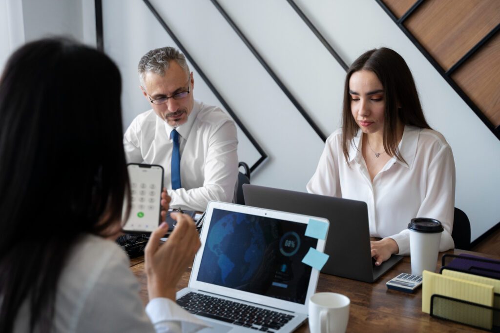 Cómo la transformación digital RRHH mejora la eficiencia en la gestión de recursos humanos.